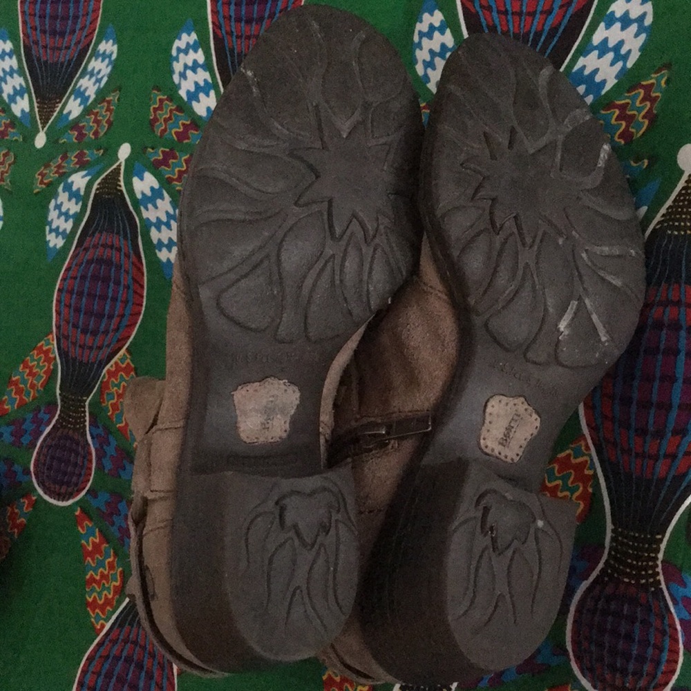 Boots - Picture 3 of 5